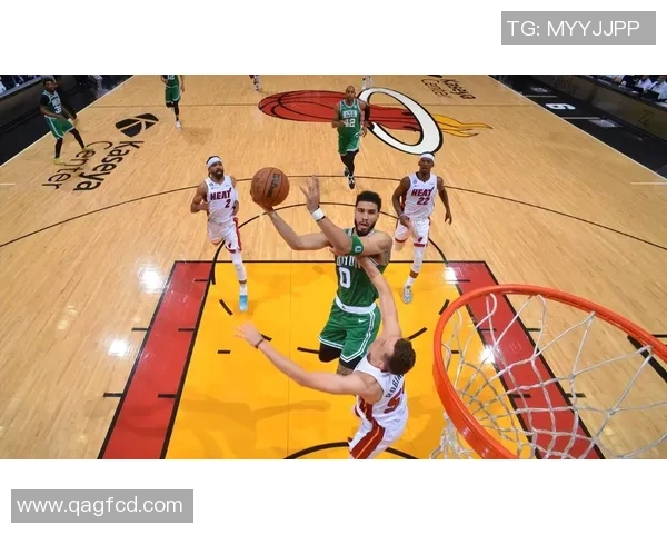 热火与凯尔特人激战11月23日NBA赛场精彩对决引发球迷热议